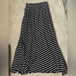 🎇🎆3for$9 Black and white striped maxi skirt